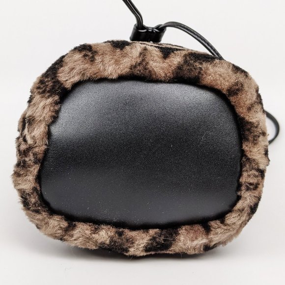 SOLD Fendi Mini Shearling Mon Tresor Bucket Bag - Picture 4 of 8